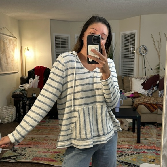 Old Navy Women’s Striped Pullover Hoodie Size Large - Picture 4 of 6
